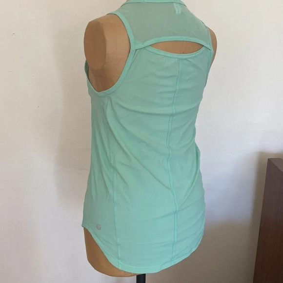 Lululemon sz 2 turquoise tank top with cutout - Picture 4 of 6